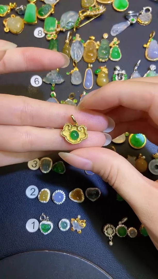 吊坠(不含链)18K金镶嵌翡翠1