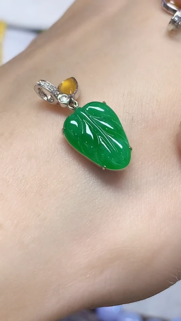 吊坠(不含链)18K金镶嵌翡翠LL多样性发其一