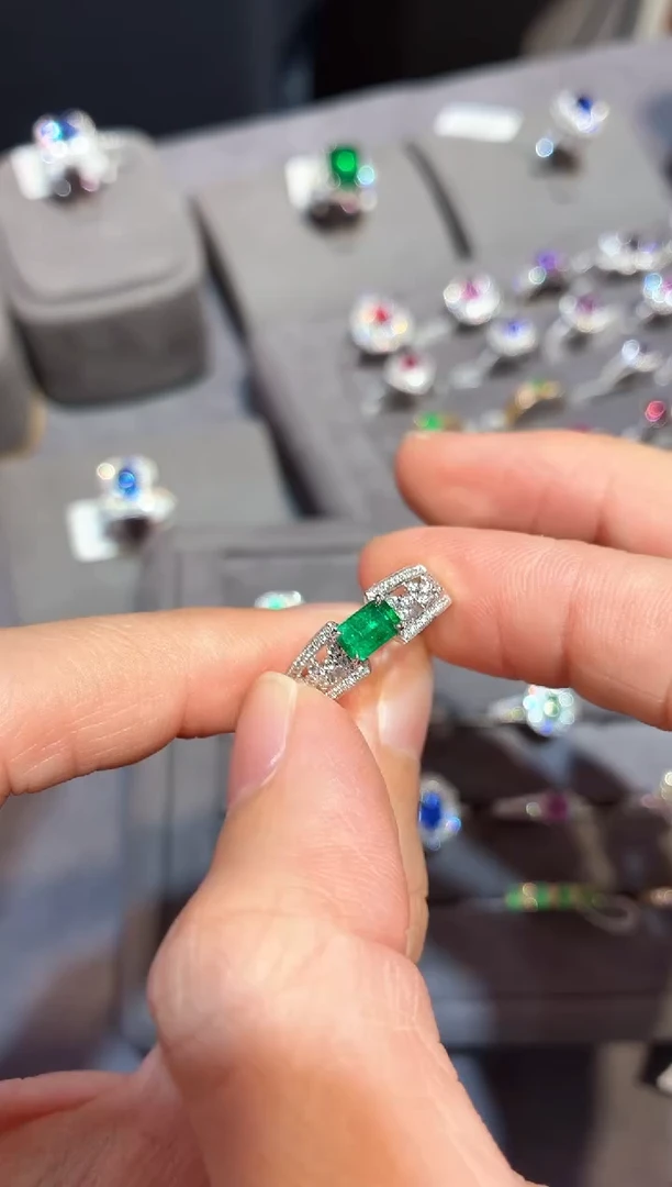 18K金镶嵌戒指祖母绿【闪购】0.54ct/同步展会价