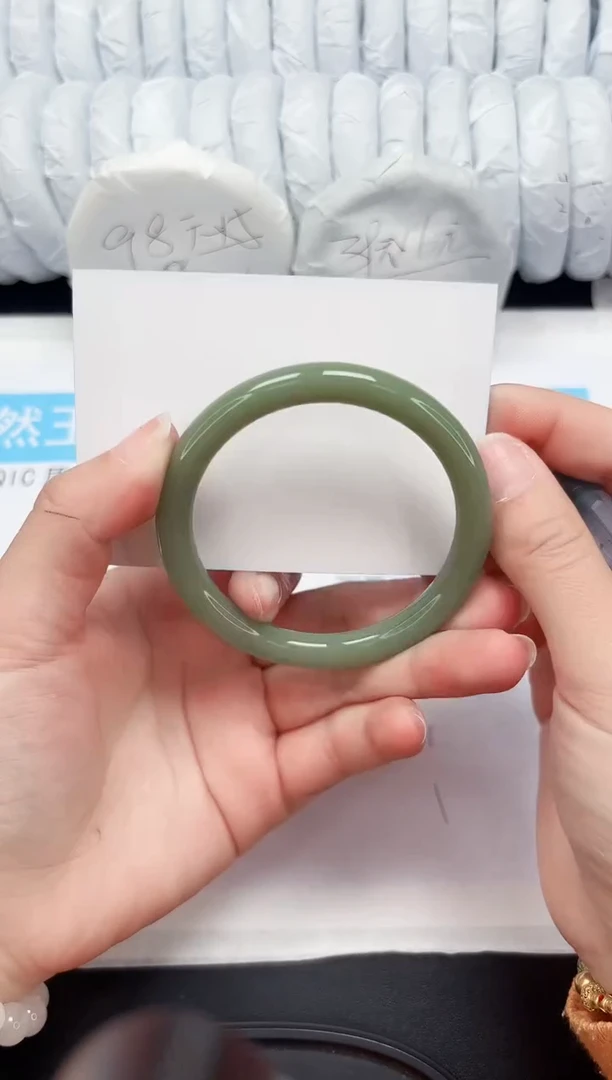 【闪购商品】石英质玉手镯未镶嵌140-59