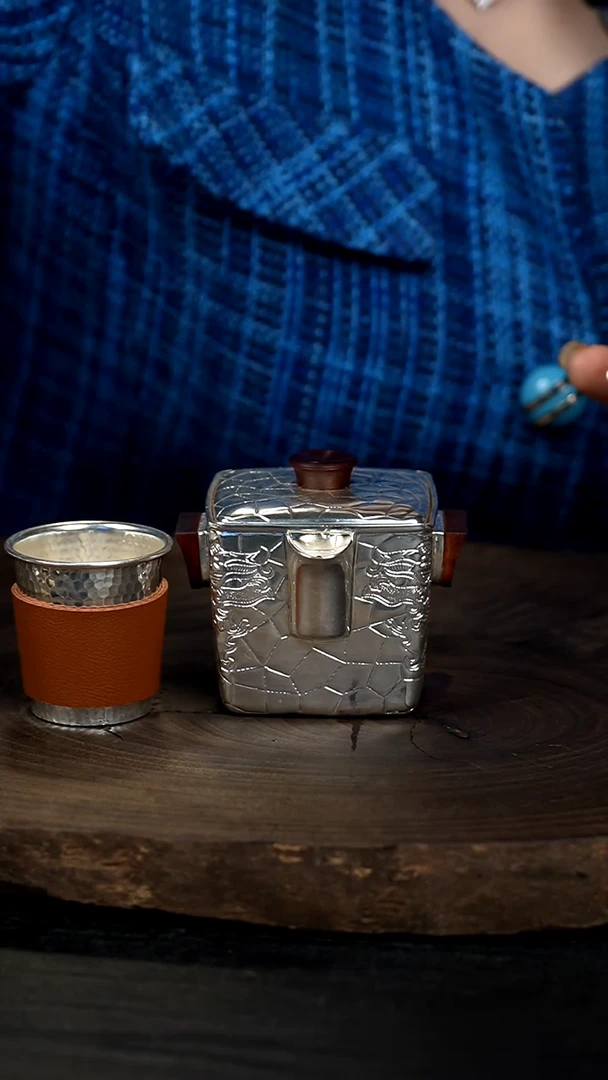 【闪购商品】饕餮手抓银壶+配1中号银杯