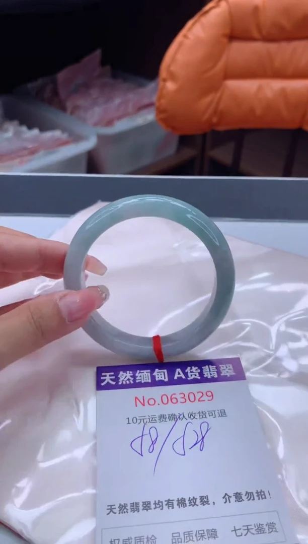 翡翠手镯未镶嵌有纹，完美者勿拍