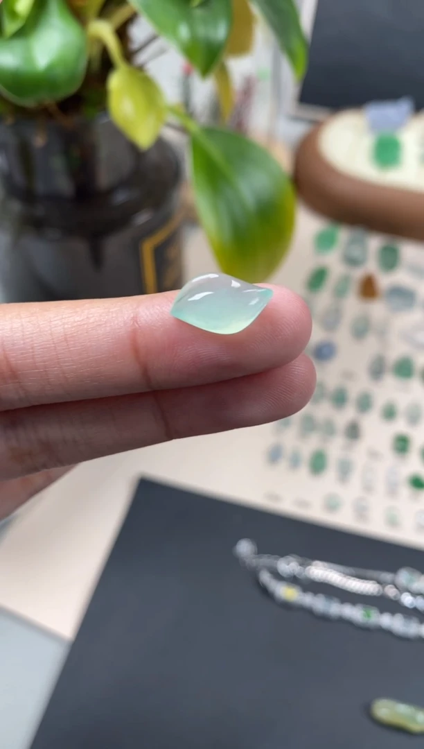 【闪购商品】翡翠颈饰未镶嵌翡翠冰晴随型