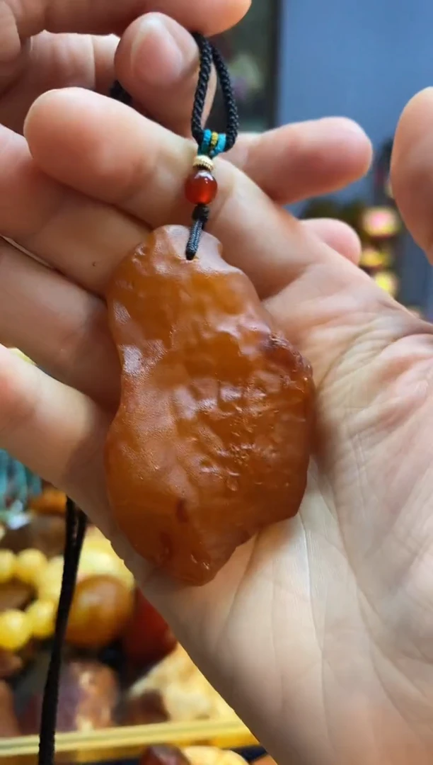 未镶嵌颈饰琥珀吊坠