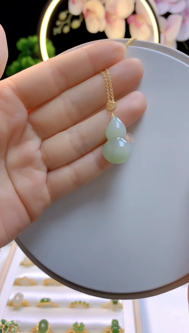【闪购商品】和田玉吊坠18K金镶嵌葫芦