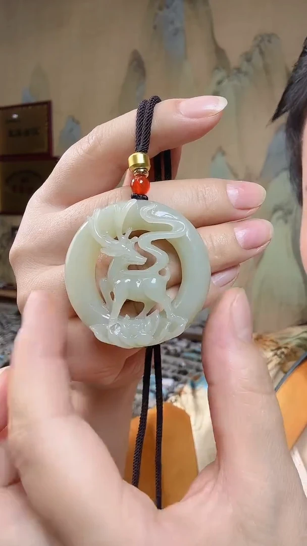颈饰未镶嵌和田玉.