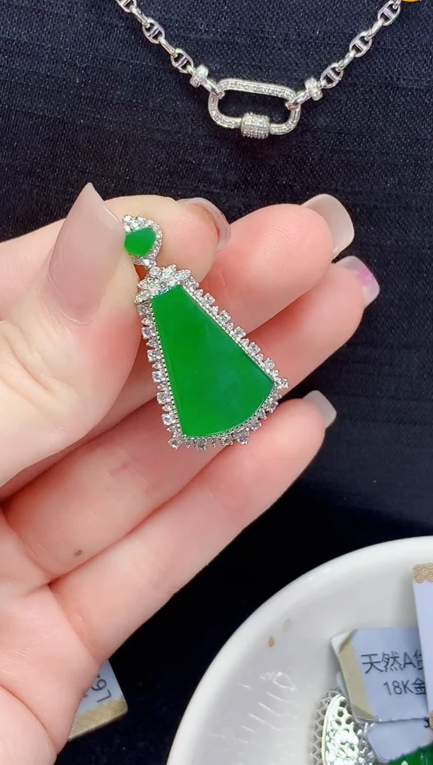 吊坠(不含链)18K金镶嵌翡翠SR多样性发其一