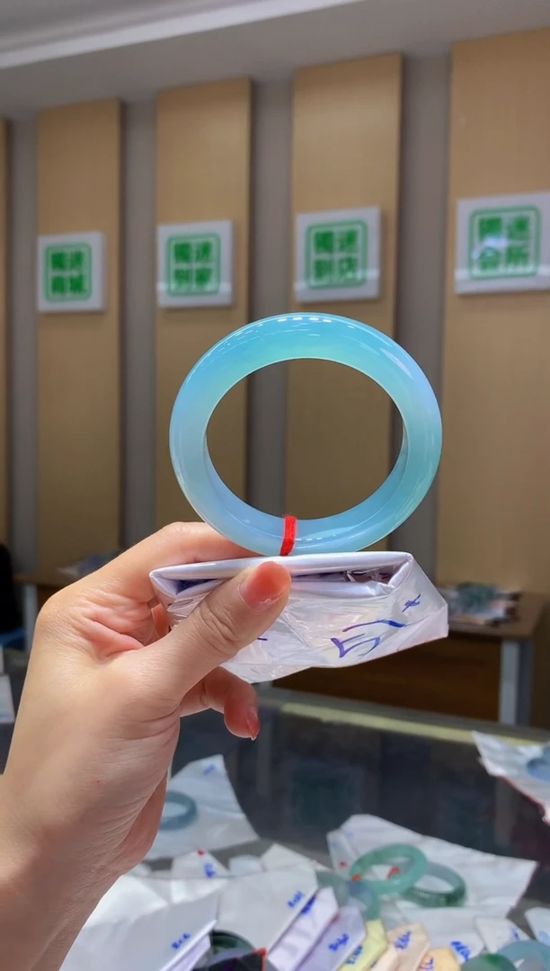 翡翠手镯未镶嵌-Q5 圈口57.6
