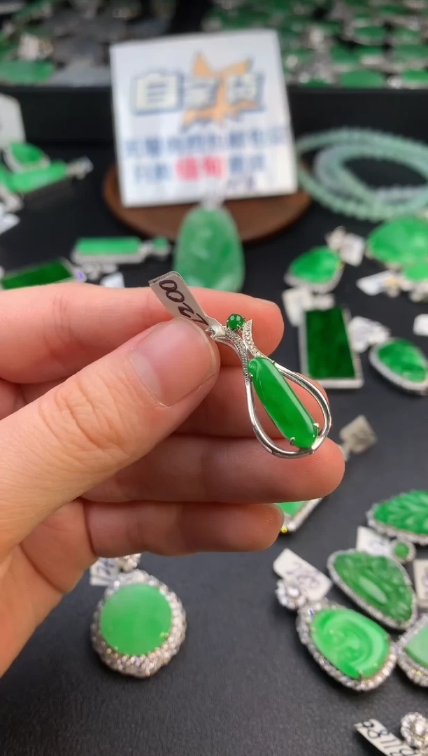 【闪购商品】翡翠颈饰18K金镶嵌翡翠