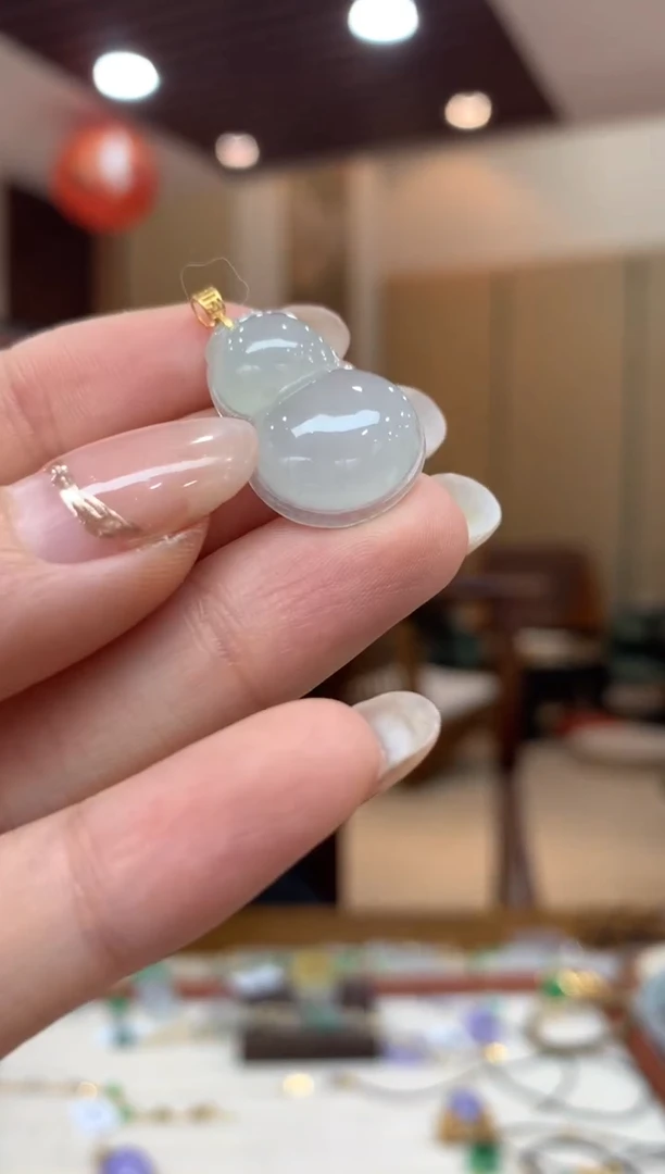 吊坠(不含链)18K金镶嵌翡翠葫芦