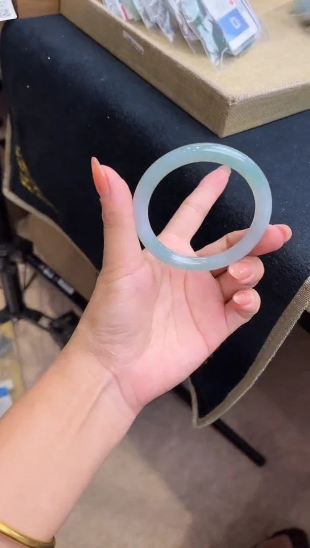 未镶嵌手镯翡翠手镯