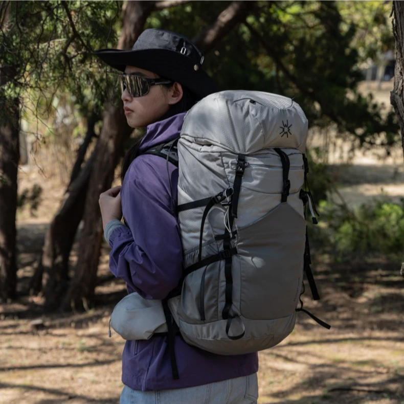 户外登山包大容量旅行双肩包旅游轻便徒步包包通勤登山爆2025新款