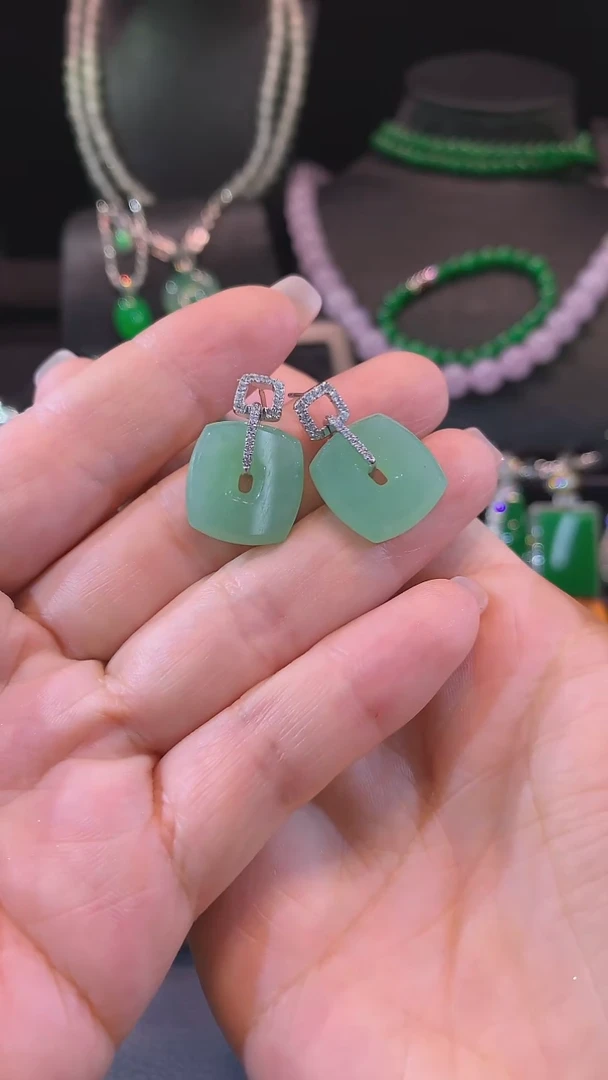 翡翠18K金镶嵌耳饰耳饰