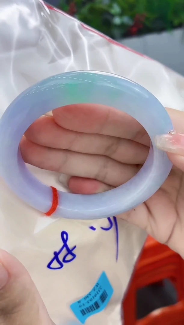 翡翠手镯未镶嵌翡翠手镯