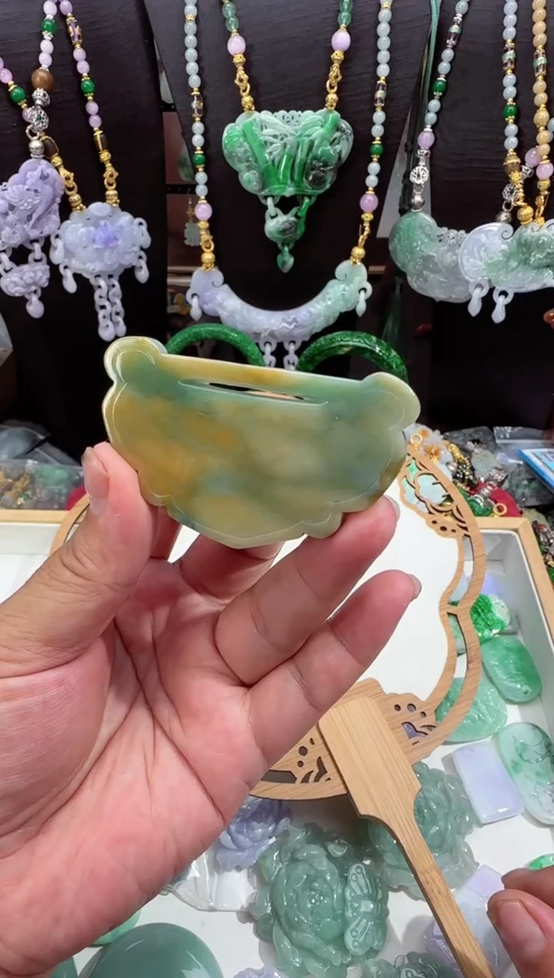 翡翠未镶嵌颈饰吊坠