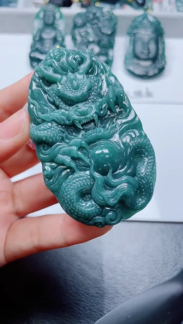 颈饰未镶嵌翡翠