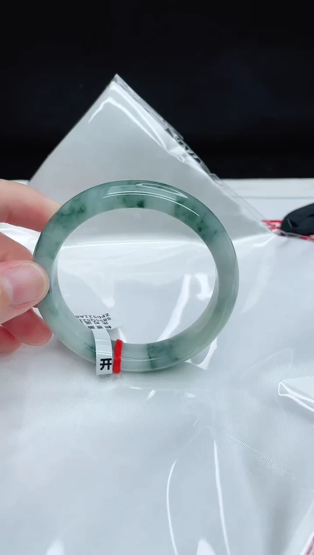 翡翠手镯未镶嵌天然缅甸A货翡翠正58