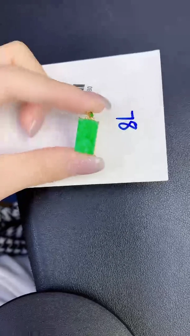 颈饰18K金镶嵌翡翠缅甸天然翡翠A货