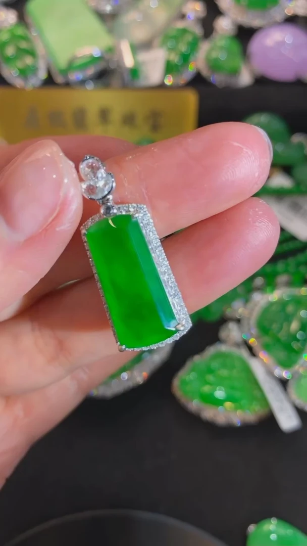 【闪购商品】翡翠颈饰未镶嵌无事牌