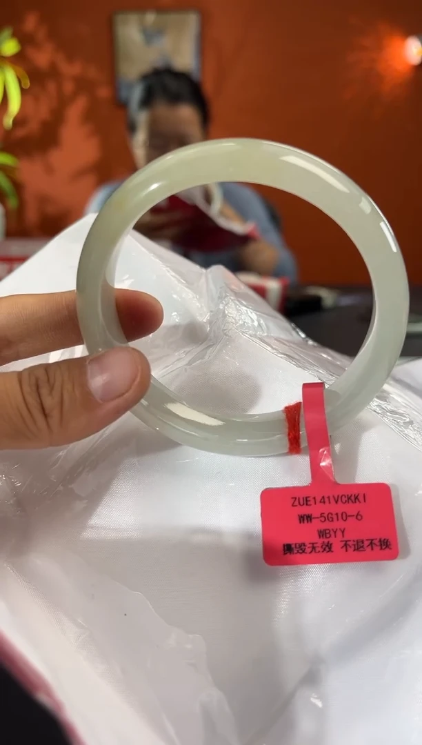 未镶嵌手镯翡翠，*钻翡翠手镯
