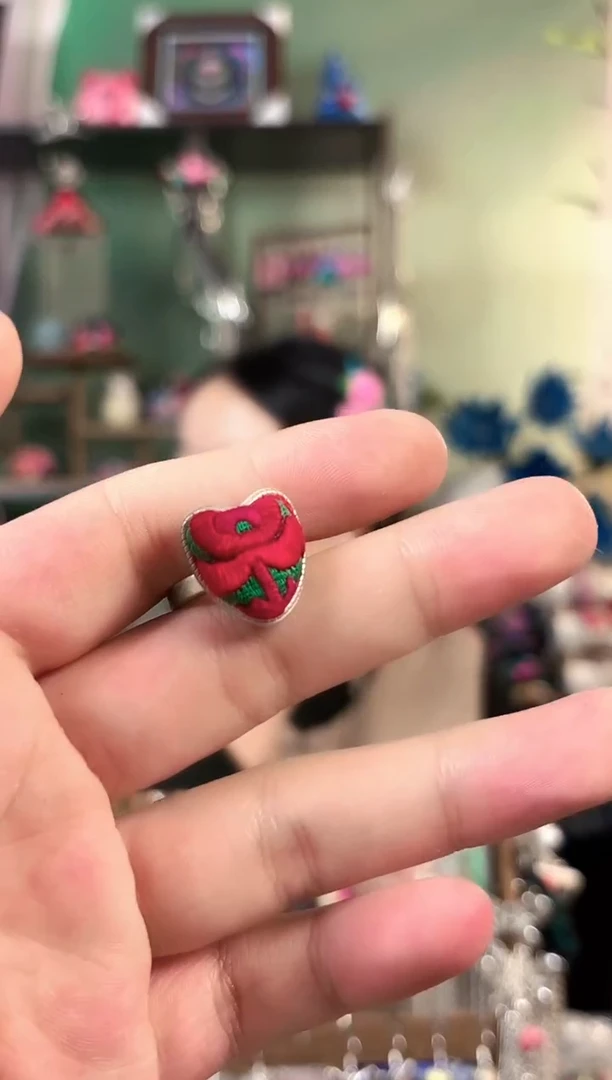 彩云南阁非遗老绣饰品636*