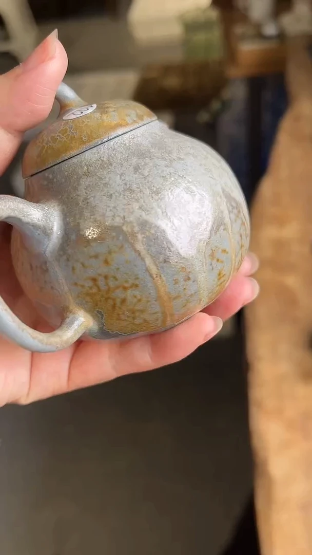 壶122号容量140-150ML中白泥 有取钉痕迹 放漏