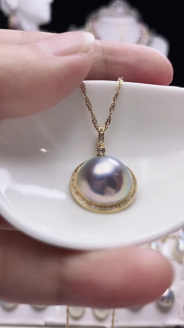 【闪购商品】拼合珍珠（马贝珠）颈饰18K金镶嵌海水马贝吊坠