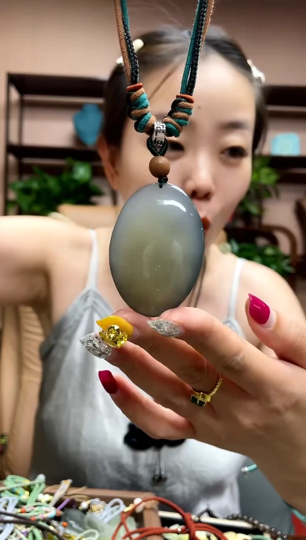 岫玉未镶嵌吊坠·