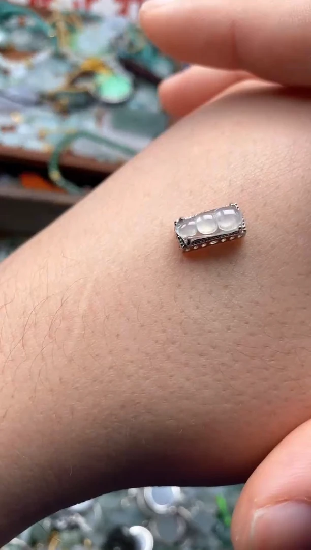 【闪购商品】翡翠颈饰未镶嵌哥哥