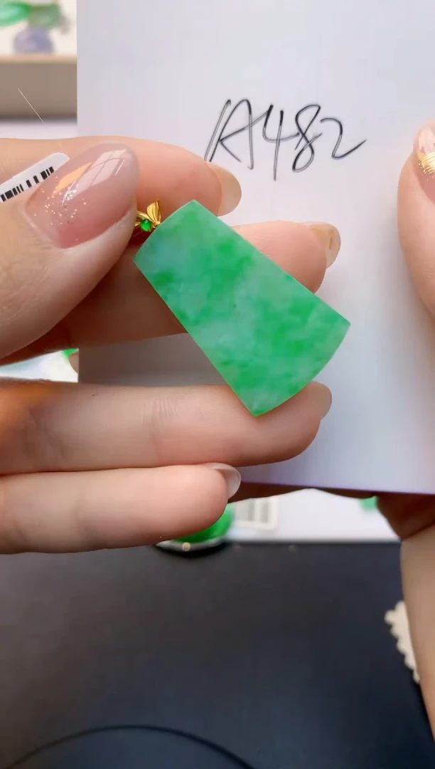 颈饰18K金镶嵌翡翠天然A货翡翠百元以上9元证书费自理