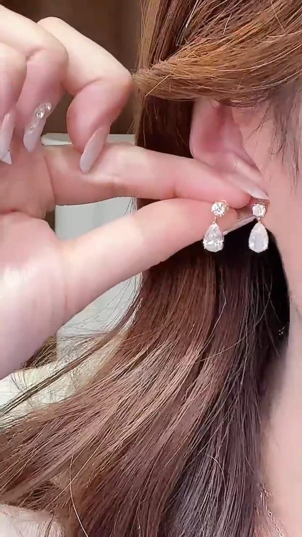 18K金镶嵌实验室培育钻石耳饰18k金k黄1卡双钻水滴耳钉