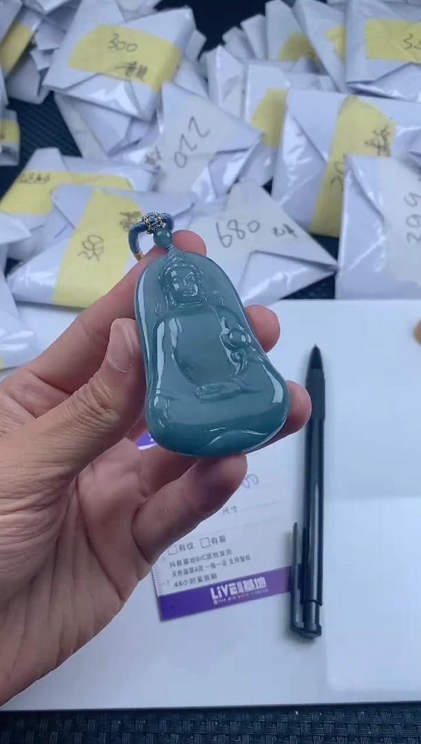 翡翠未镶嵌颈饰