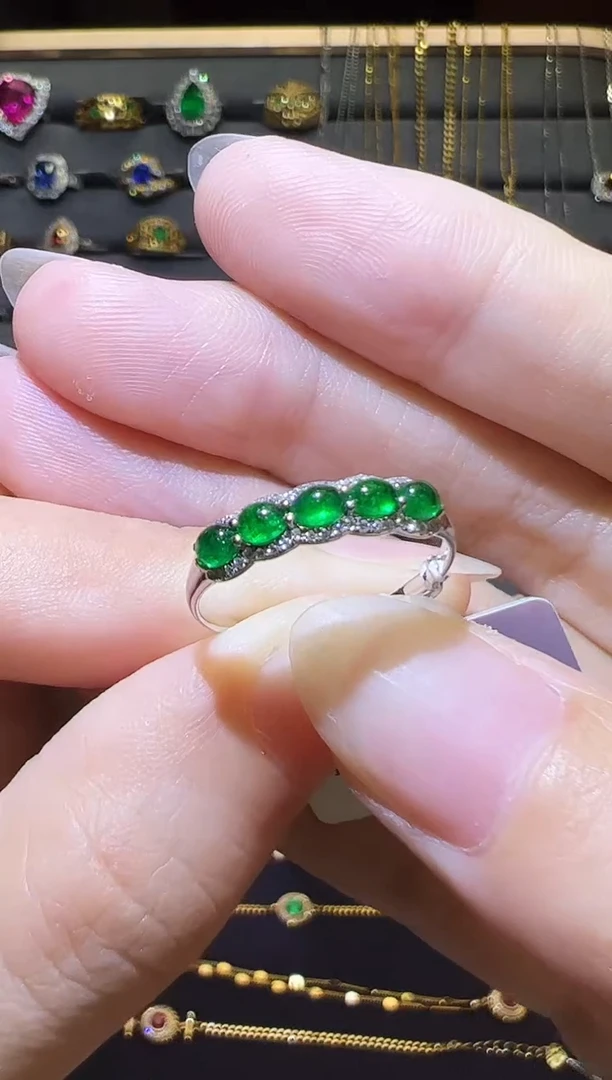 18K金镶嵌戒指祖母绿0.55CT