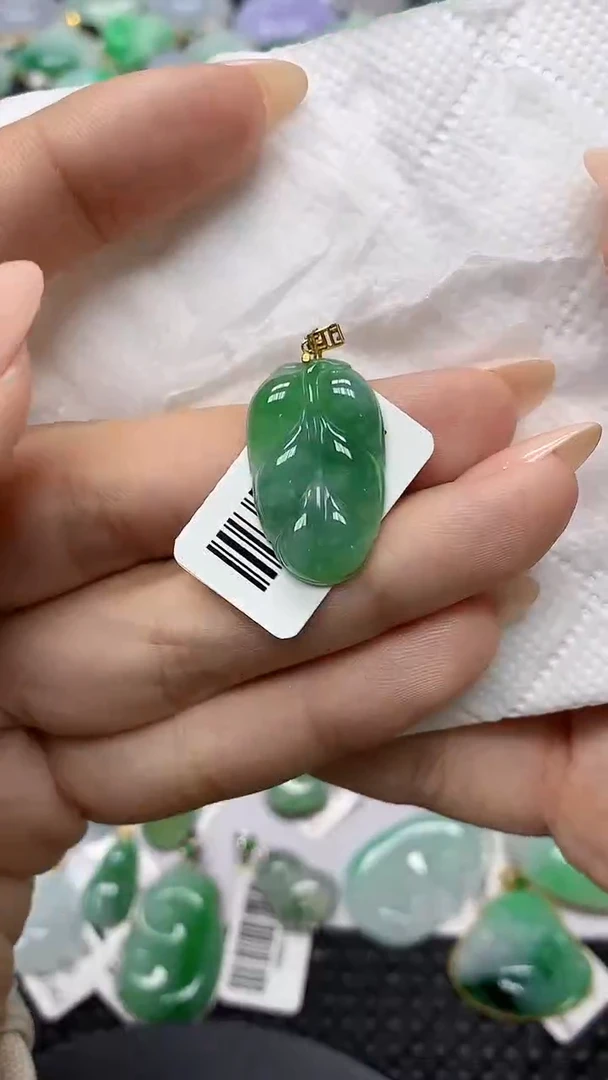 颈饰18K金镶嵌翡翠11111111111