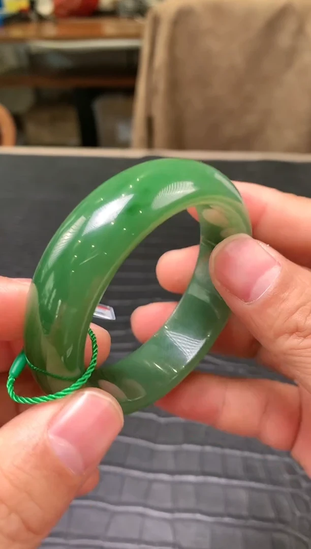 【闪购商品】和田玉碧玉手镯55.4未镶嵌一个