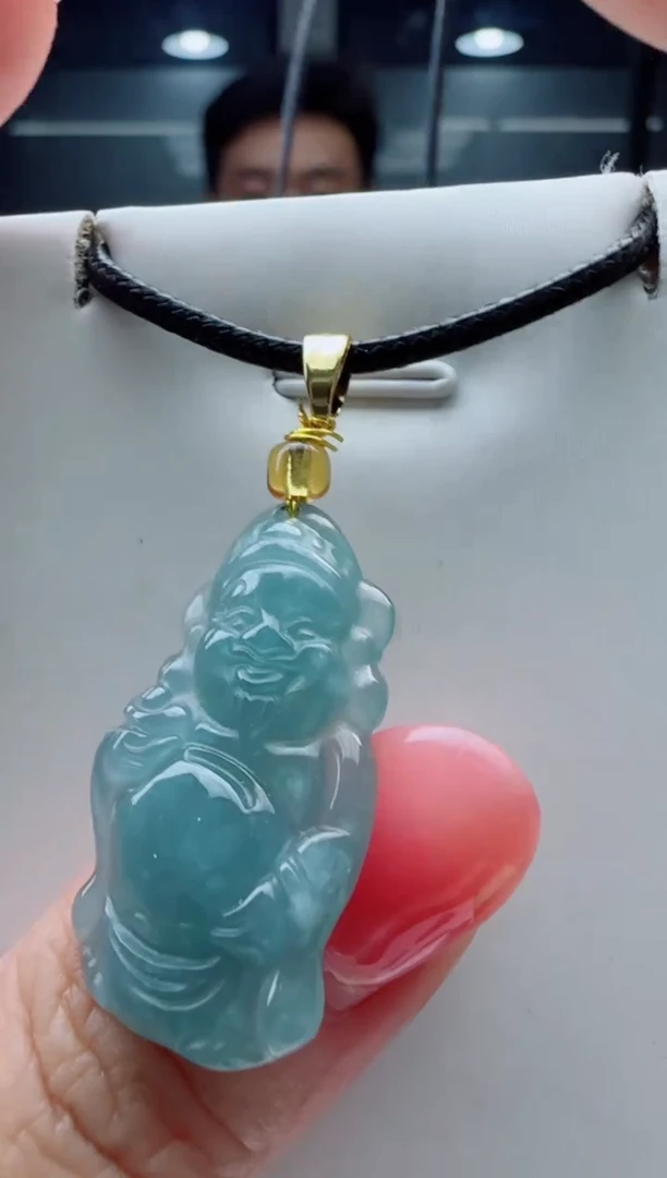 翡翠未镶嵌颈饰多样性发货其中一件