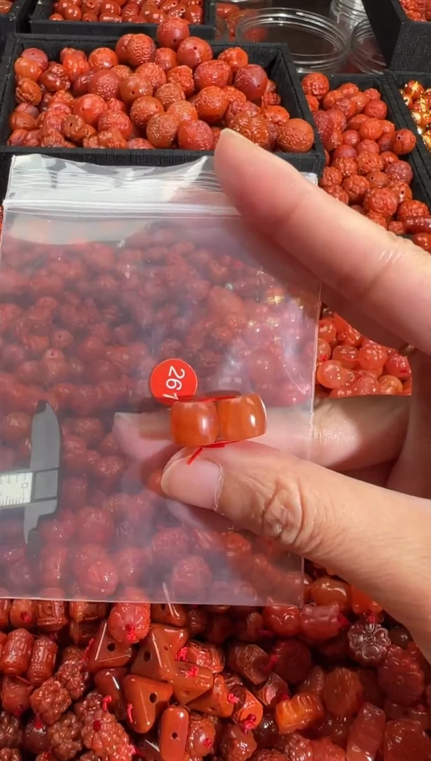 南红玛瑙未镶嵌颈饰1