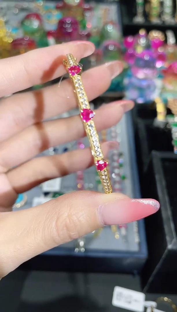 18K金镶嵌手镯红宝石手镯