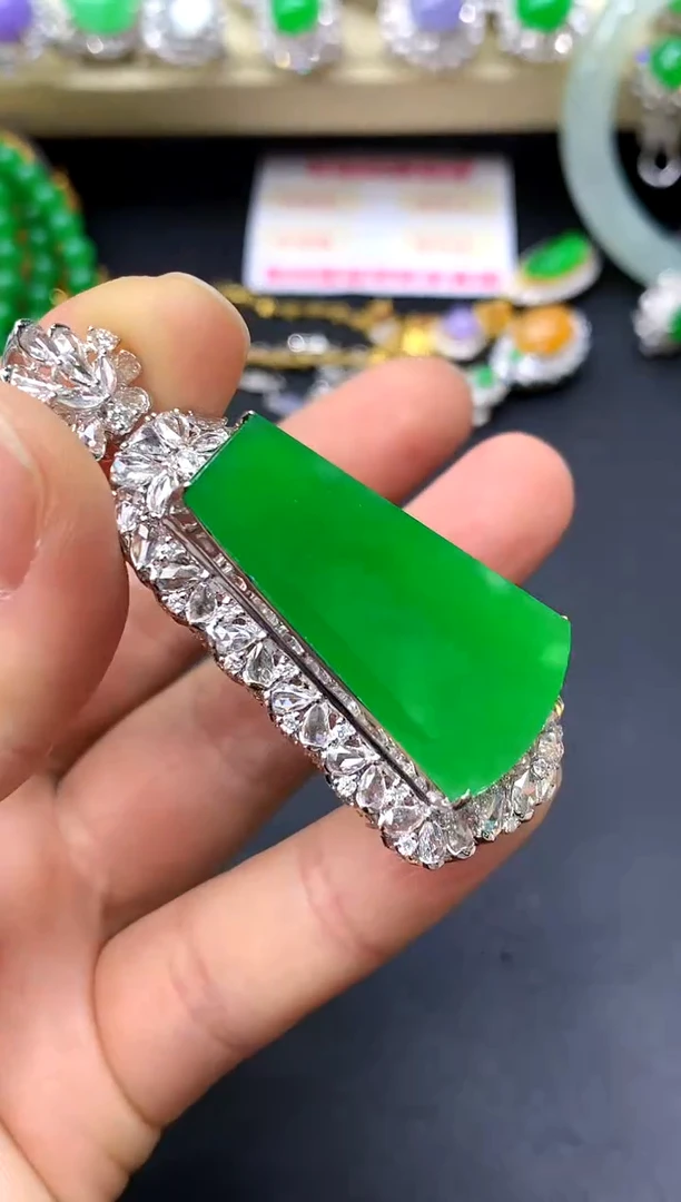 颈饰18K金镶嵌翡翠639-中国好珍宝