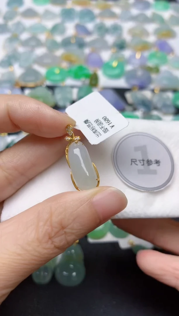 翡翠18K金镶嵌颈饰天然缅甸A货翡翠