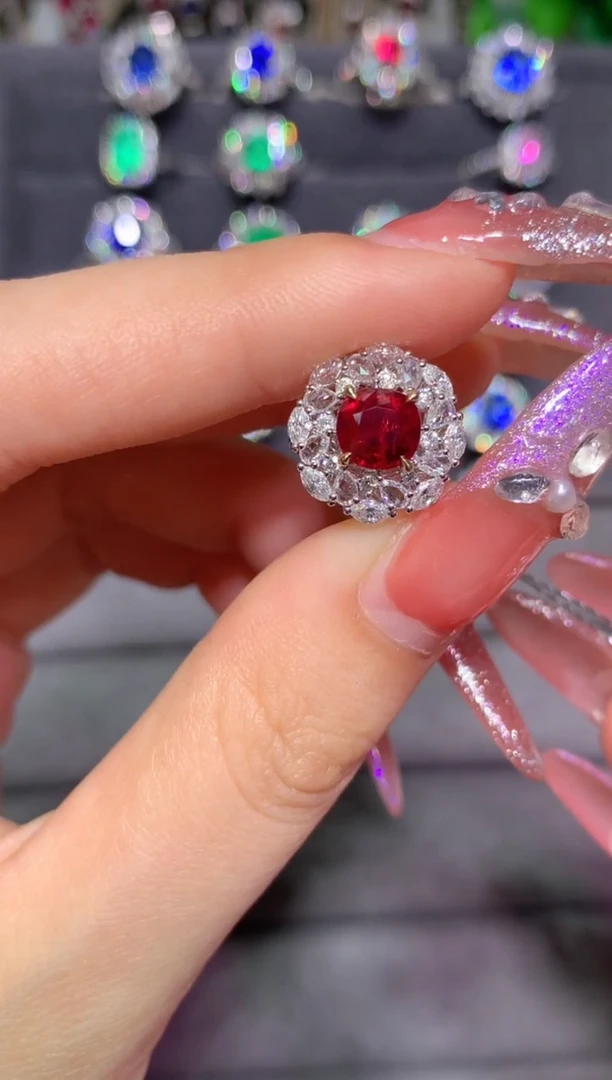 18K金镶嵌戒指红宝石2.02CT