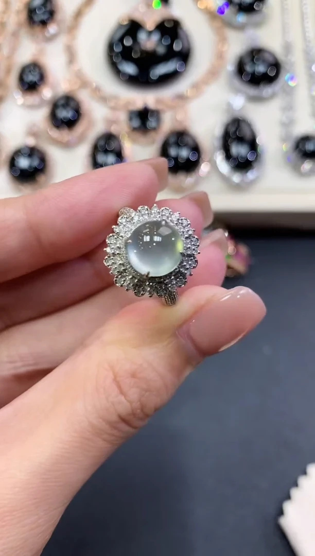 【闪购商品】翡翠戒指18K金镶嵌f23          