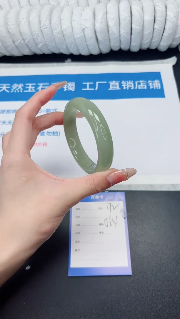 未镶嵌手镯石英质玉172-56.4DK