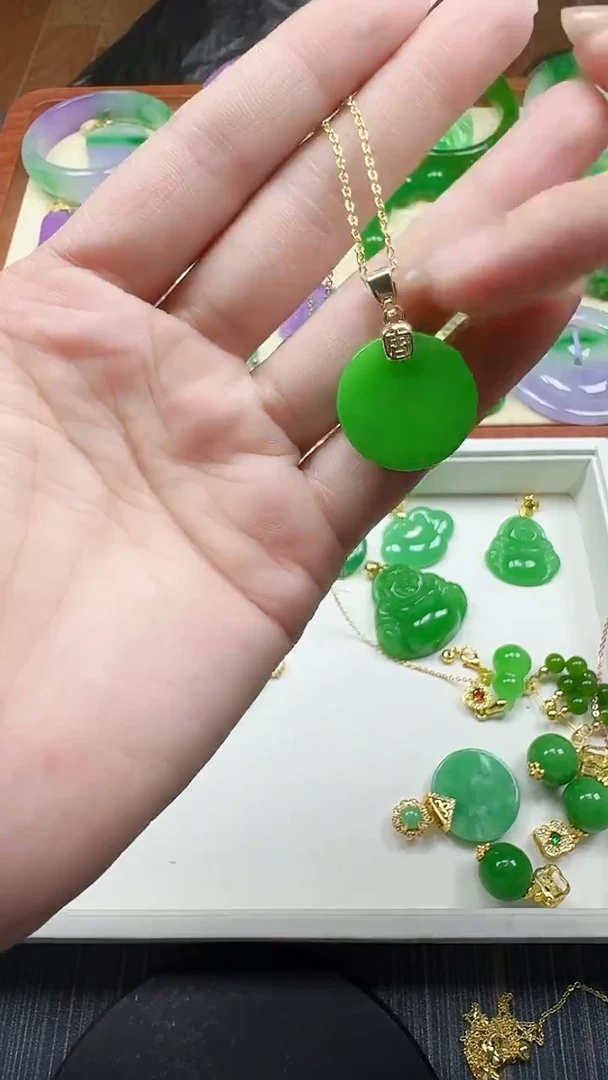 颈饰未镶嵌翡翠小园牌裸