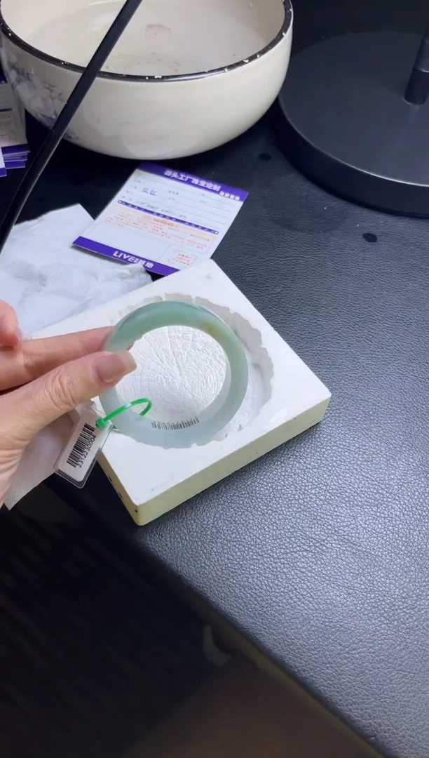 未镶嵌手镯定制翡翠小*罗定制不退不换