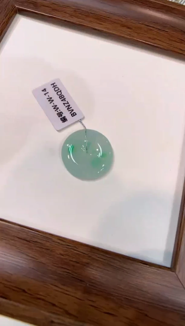 颈饰未镶嵌翡翠平安扣