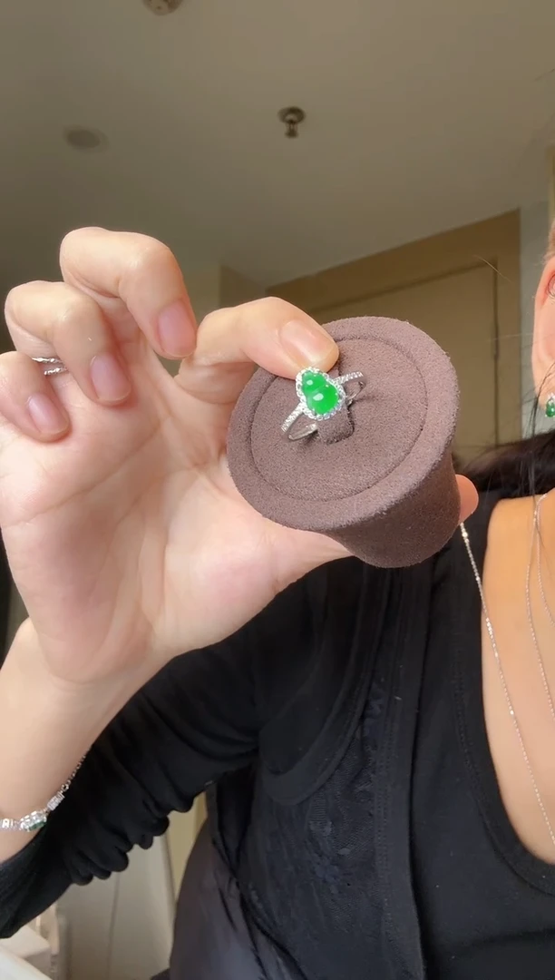 【闪购商品】翡翠戒指银S925镶嵌葫芦戒指