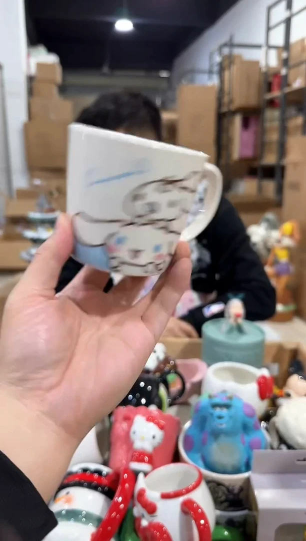 瓷片玉桂狗刻度杯