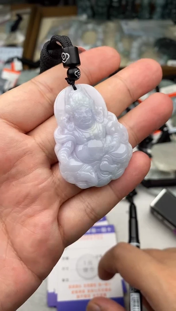 翡翠未镶嵌颈饰多样性发其一