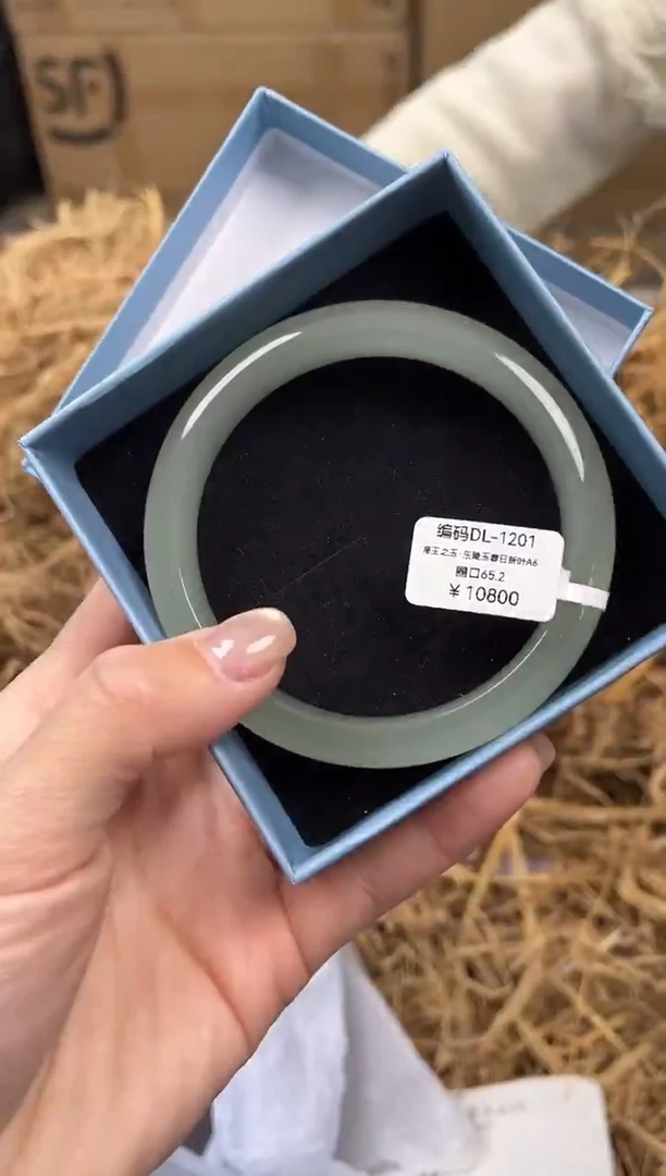 未镶嵌手镯石英质玉编码DL1201